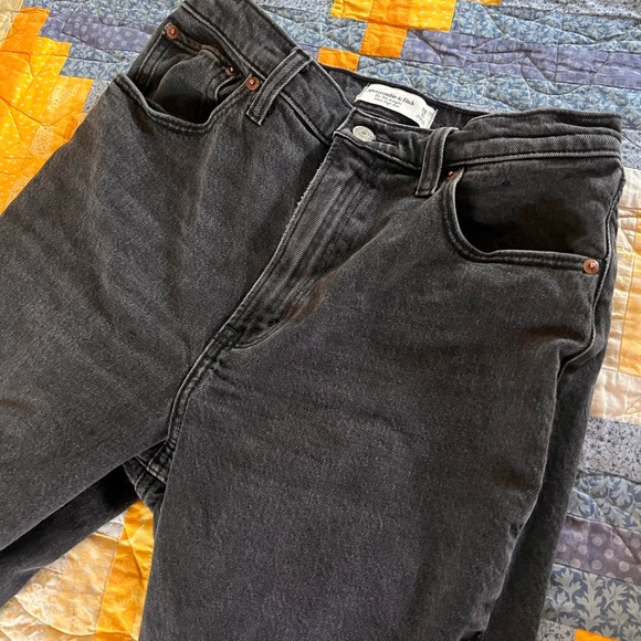 Abercrombie Curve Love Ultra High Rise 99’s Straight Jeans - Black - Picture 4 of 6